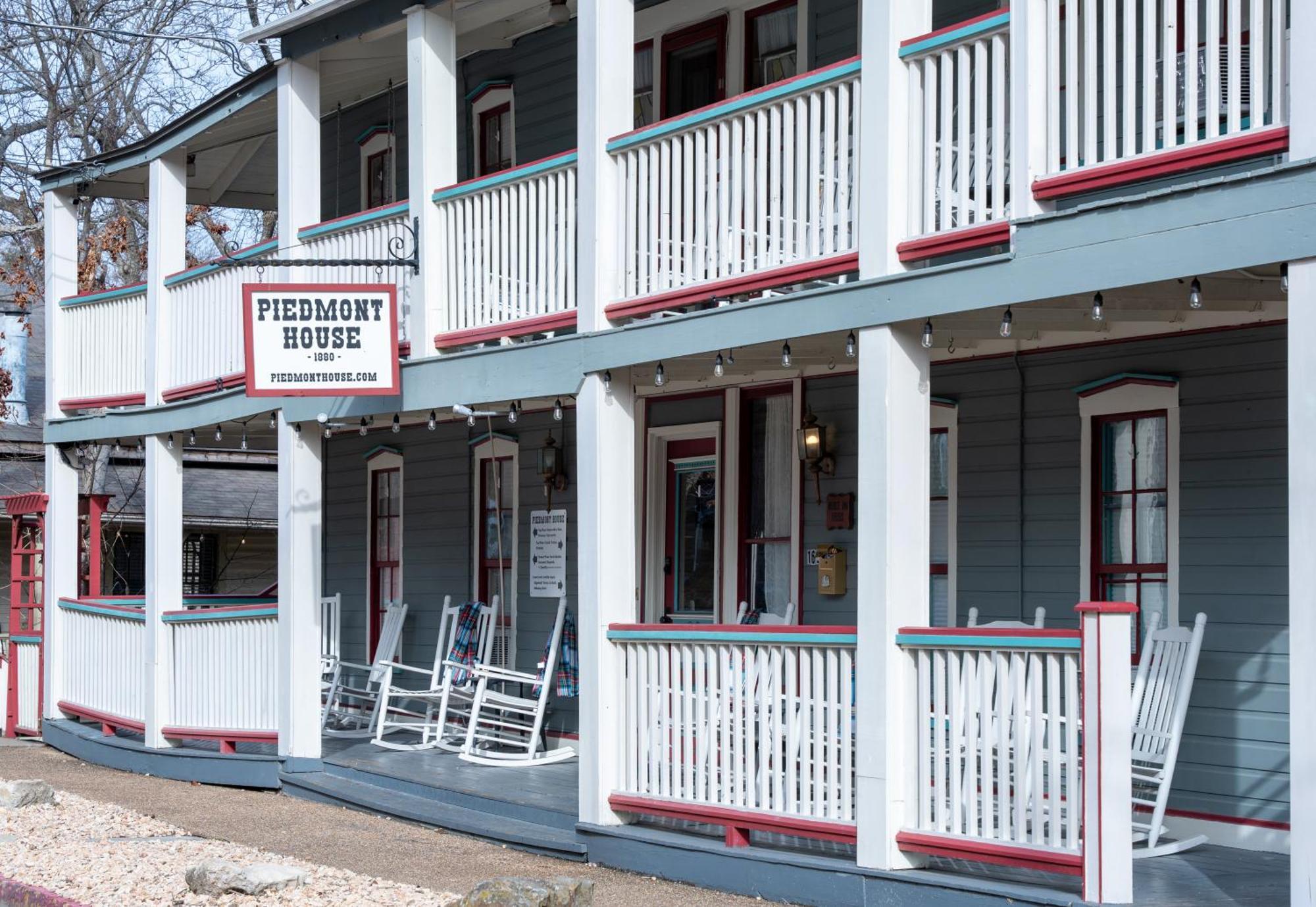 Downtown Chantilly Ste Piedmont Eureka Springs Exterior photo
